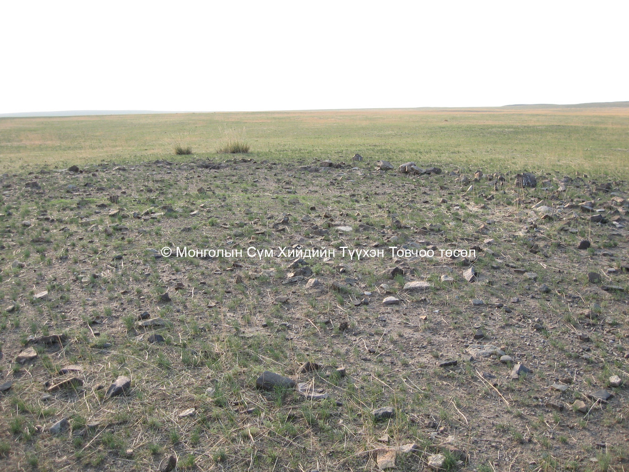 Дээд баяны хийдийн гол дуганы туурины баруун талын